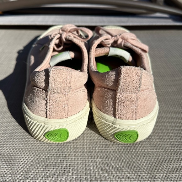 Cariuma pink suede sneakers in a size 6. Great condition. Super comfy! - Picture 2 of 8